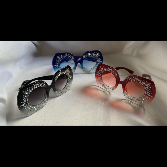 NWOT Women’s Retro Crystal OverSized Sunglasses - Picture 3 of 8